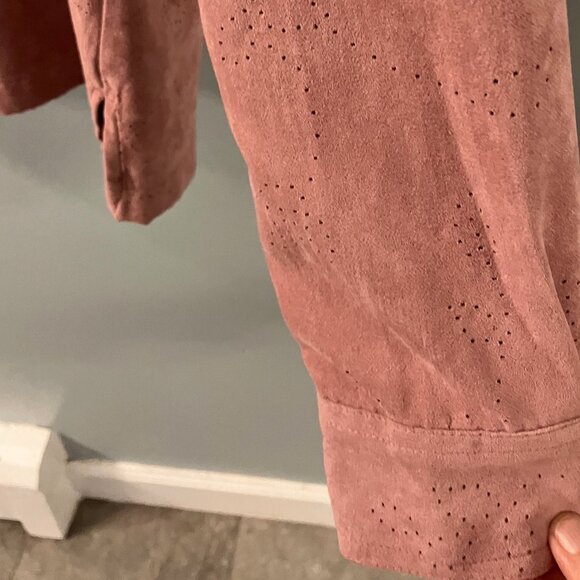 Croft & Barrow Petites Womens Rose Suede Like Long Sleeve Button Up Shirt PM - Picture 4 of 7